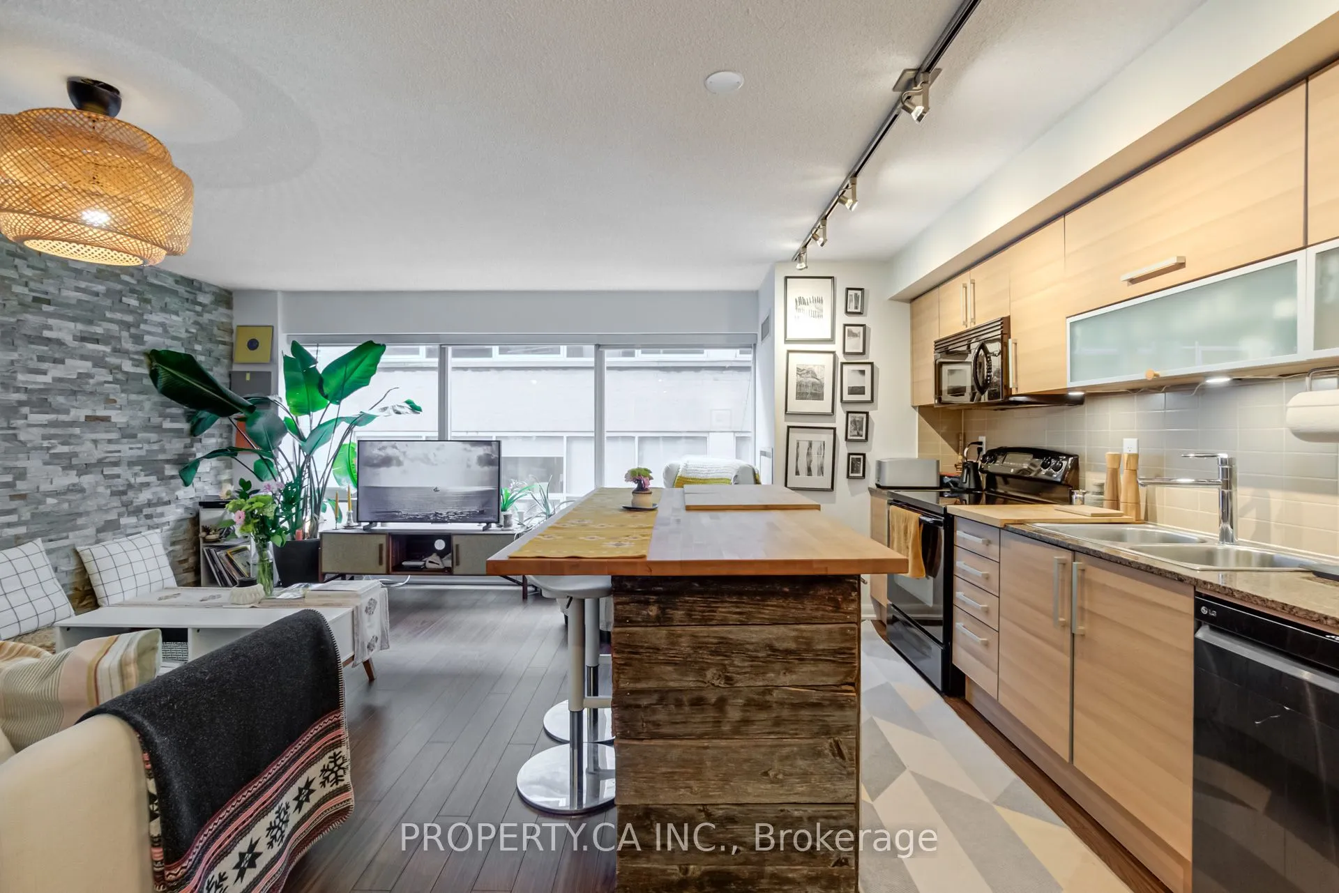205 Frederick Street, Toronto, ON M5A 4V3