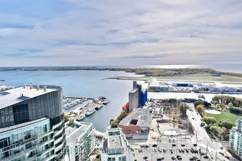 17 Bathurst Street, Toronto, ON M5V 0N1