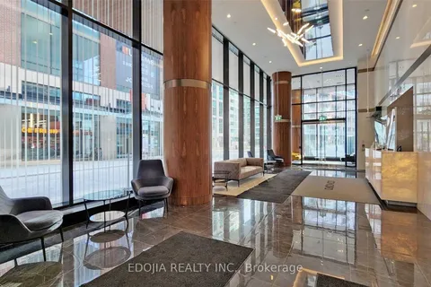 17 Bathurst Street, Toronto, ON M5V 0N1