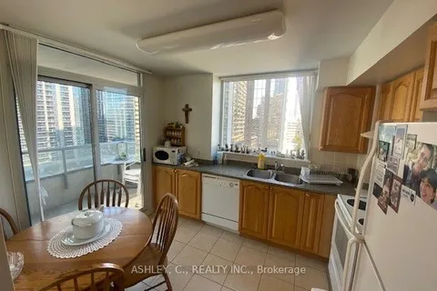 23 Hollywood Avenue, Toronto, ON M2N 7L8
