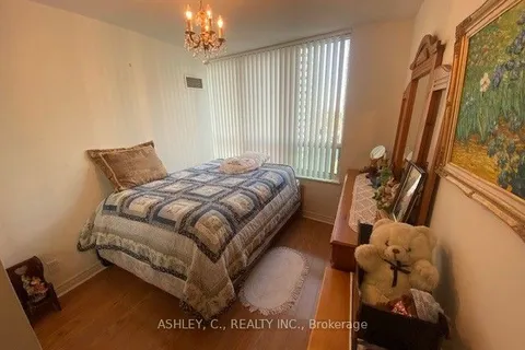23 Hollywood Avenue, Toronto, ON M2N 7L8