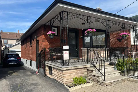 436 Oakwood Avenue, Toronto, ON M6E 2W5