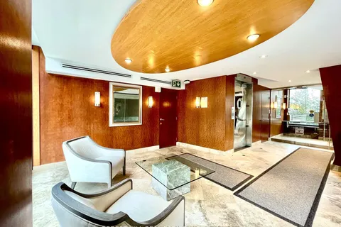 423 Avenue Road, Toronto, ON M4V 2H7