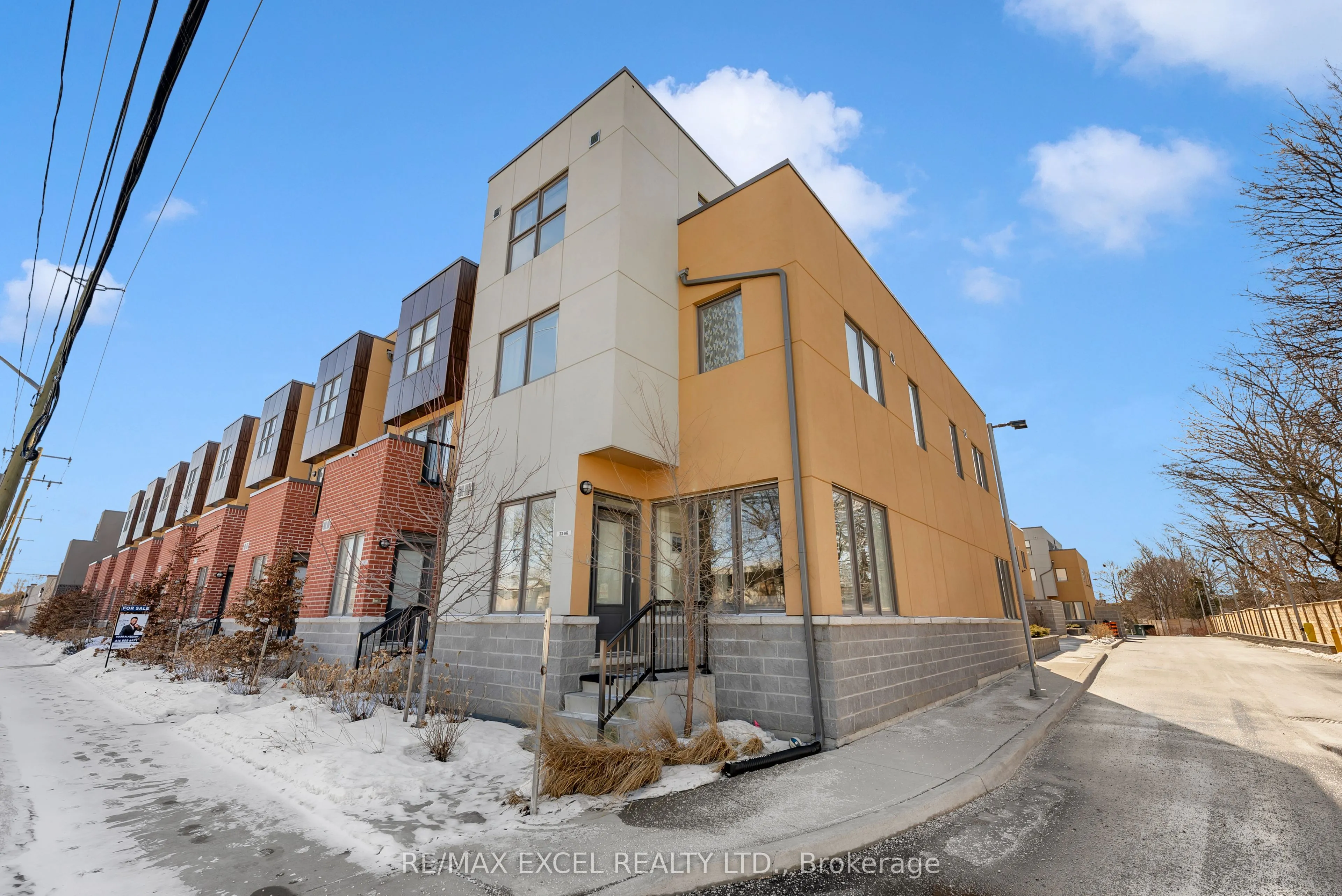 9 R Clintwood Gate, Toronto, ON M3A 0A8