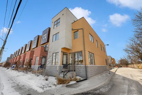 9 R Clintwood Gate, Toronto, ON M3A 0A8