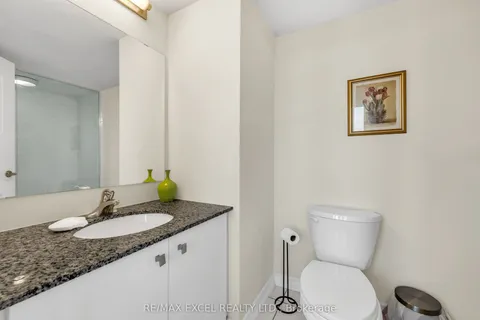 9 R Clintwood Gate, Toronto, ON M3A 0A8