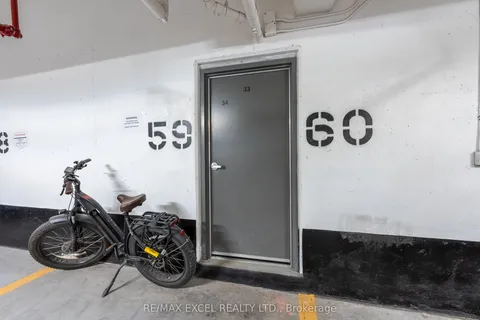 9 R Clintwood Gate, Toronto, ON M3A 0A8