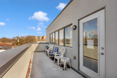 9 R Clintwood Gate, Toronto, ON M3A 0A8