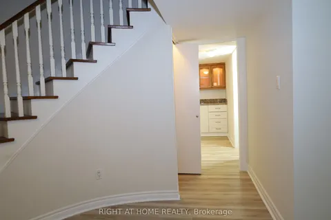 236 York Mills Road, ON M2L 1L1