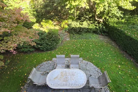 236 York Mills Road, ON M2L 1L1