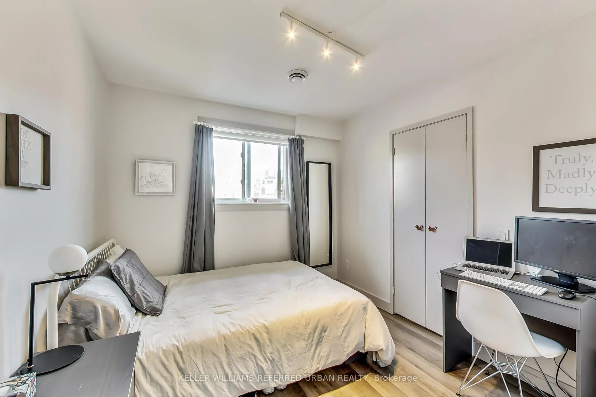 205 Bathurst Street, Toronto, ON M5T 2S1