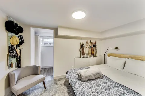 205 Bathurst Street, Toronto, ON M5T 2S1