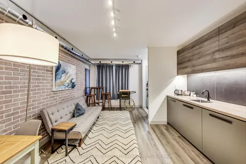 205 Bathurst Street, Toronto, ON M5T 2S1