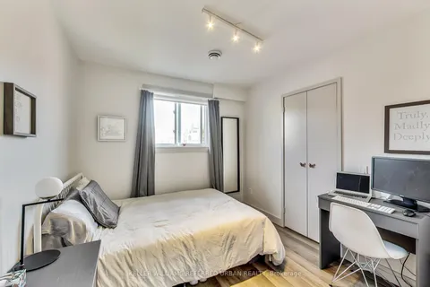 205 Bathurst Street, Toronto, ON M5T 2S1