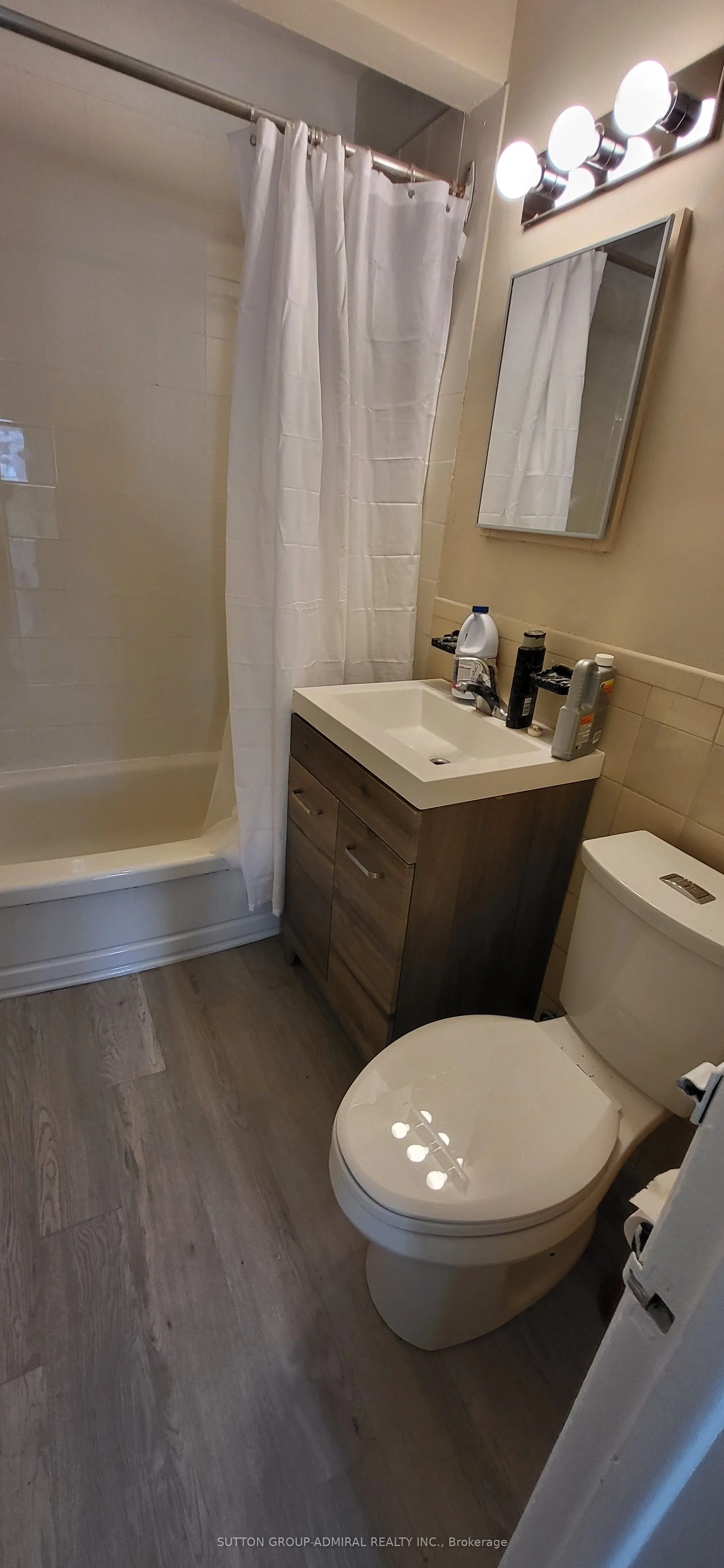 2839 Bathurst Street, Toronto, ON M6B 3A4
