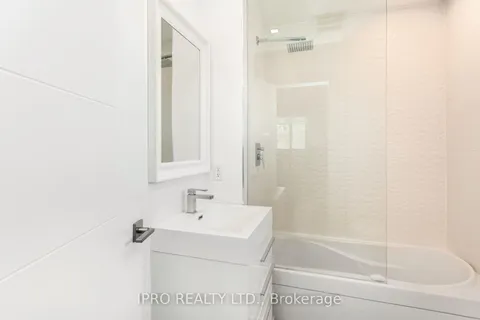 103 Allingham Gardens, Toronto, ON M3H 1X9