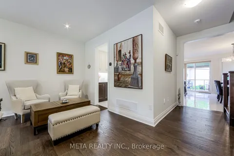 23 Hollyhock Court, Toronto, ON M3B 0B4