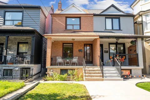 696 Crawford Street, Toronto, ON M6G 3K2