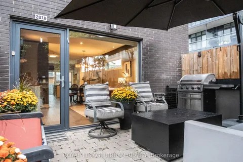 207A Manning Avenue, Toronto, ON M6J 2K8