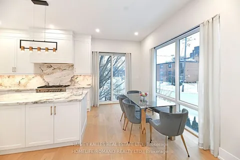 19 King High Avenue, Toronto, ON M3H 3A8