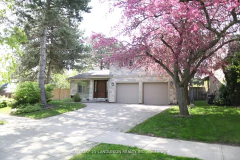 43 Bamboo Grove, Toronto, ON M3B 2C8