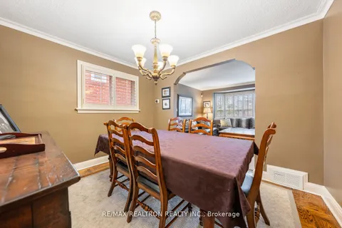 23 Allingham Gardens, Toronto, ON M3H 1X7
