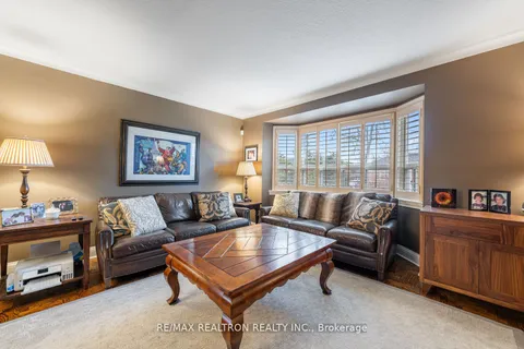 23 Allingham Gardens, Toronto, ON M3H 1X7