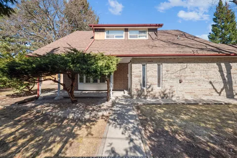 2 Kempsell Crescent, Toronto, ON M2J 2Z7