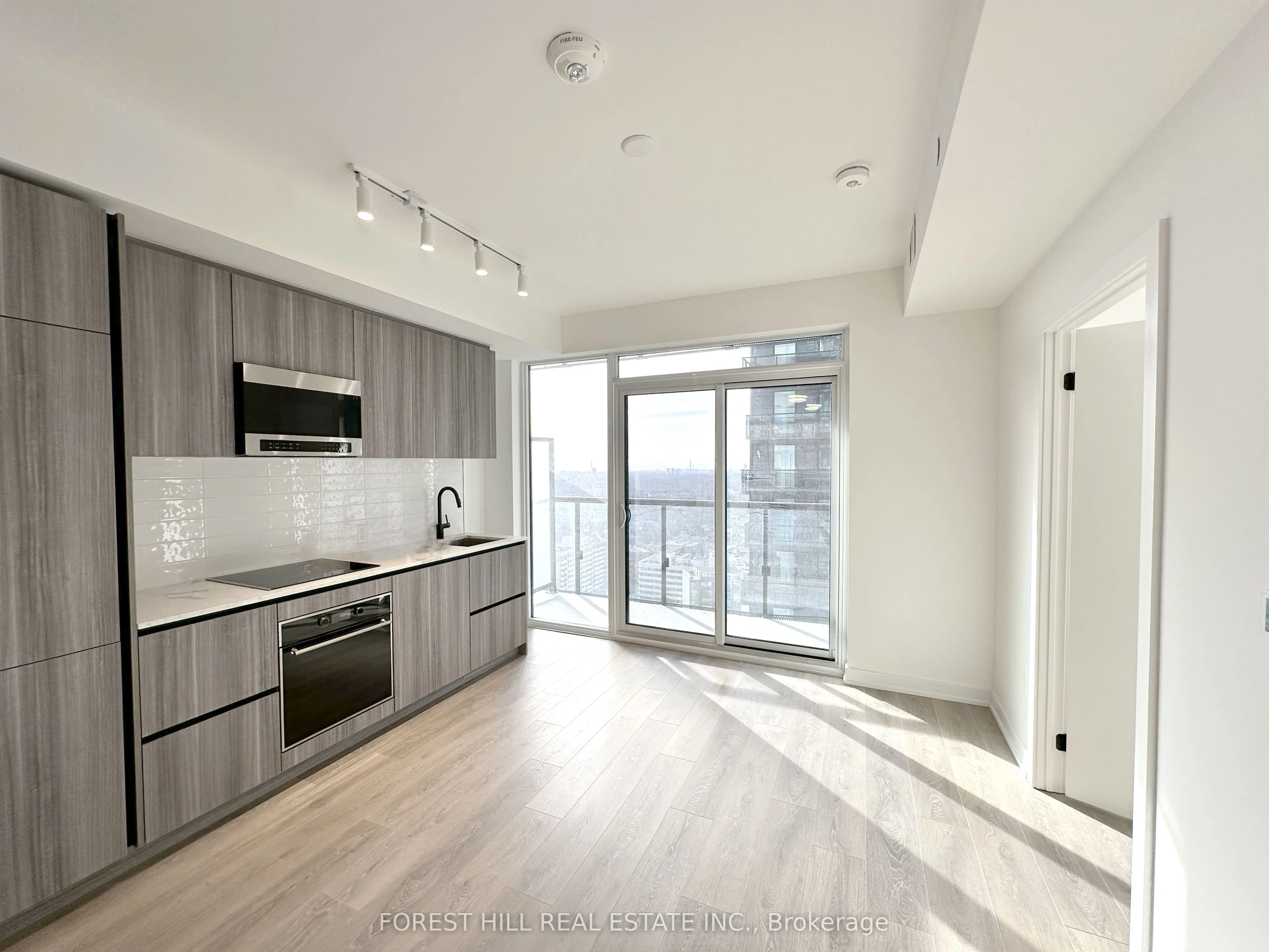 117 Broadway Avenue, Toronto, ON M4P 1V3