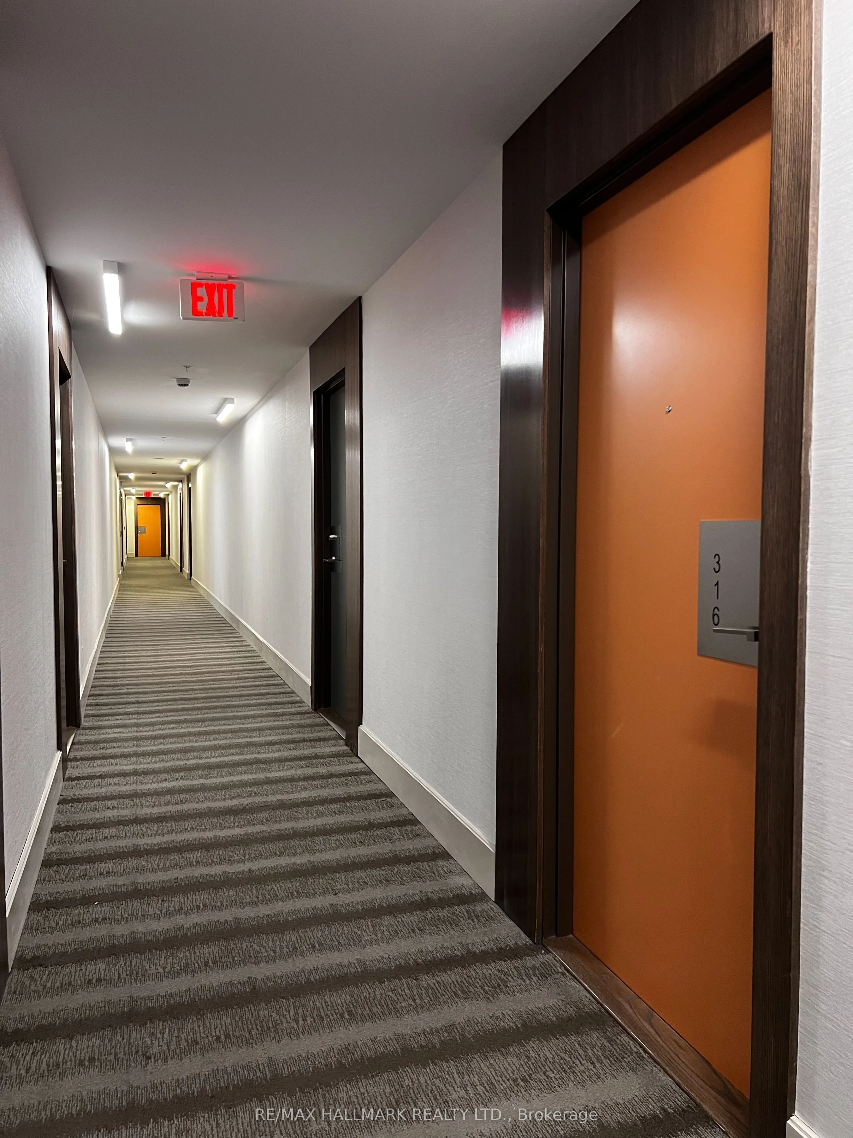 30 Nelson Street, Toronto, ON M5V 0H5