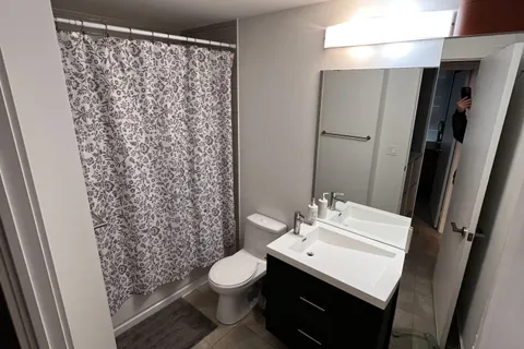 30 Nelson Street, Toronto, ON M5V 0H5