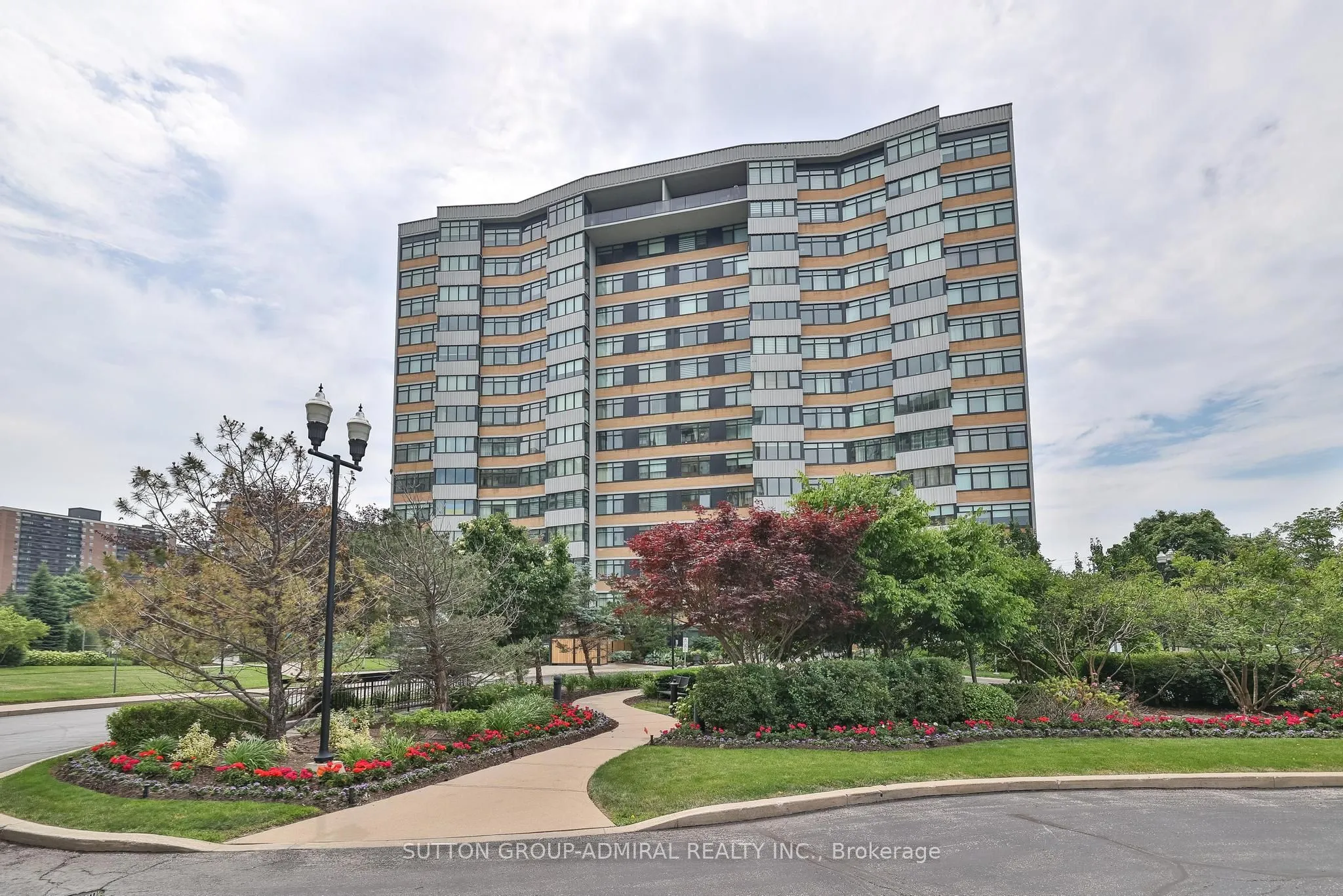 90 Fisherville Road, Toronto, ON M2R 3J9