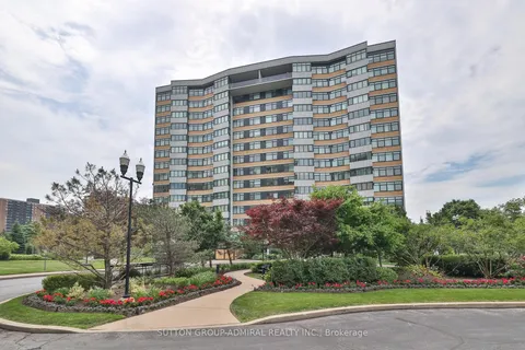 90 Fisherville Road, Toronto, ON M2R 3J9