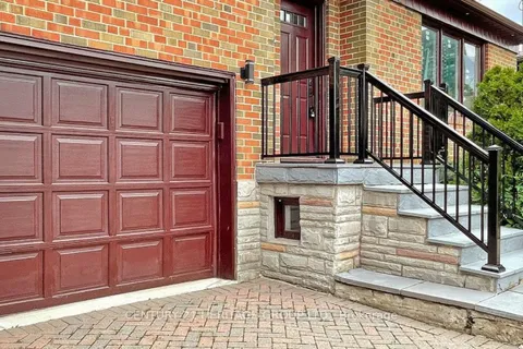 120 Harlandale Avenue, Toronto, ON M2N 7P3
