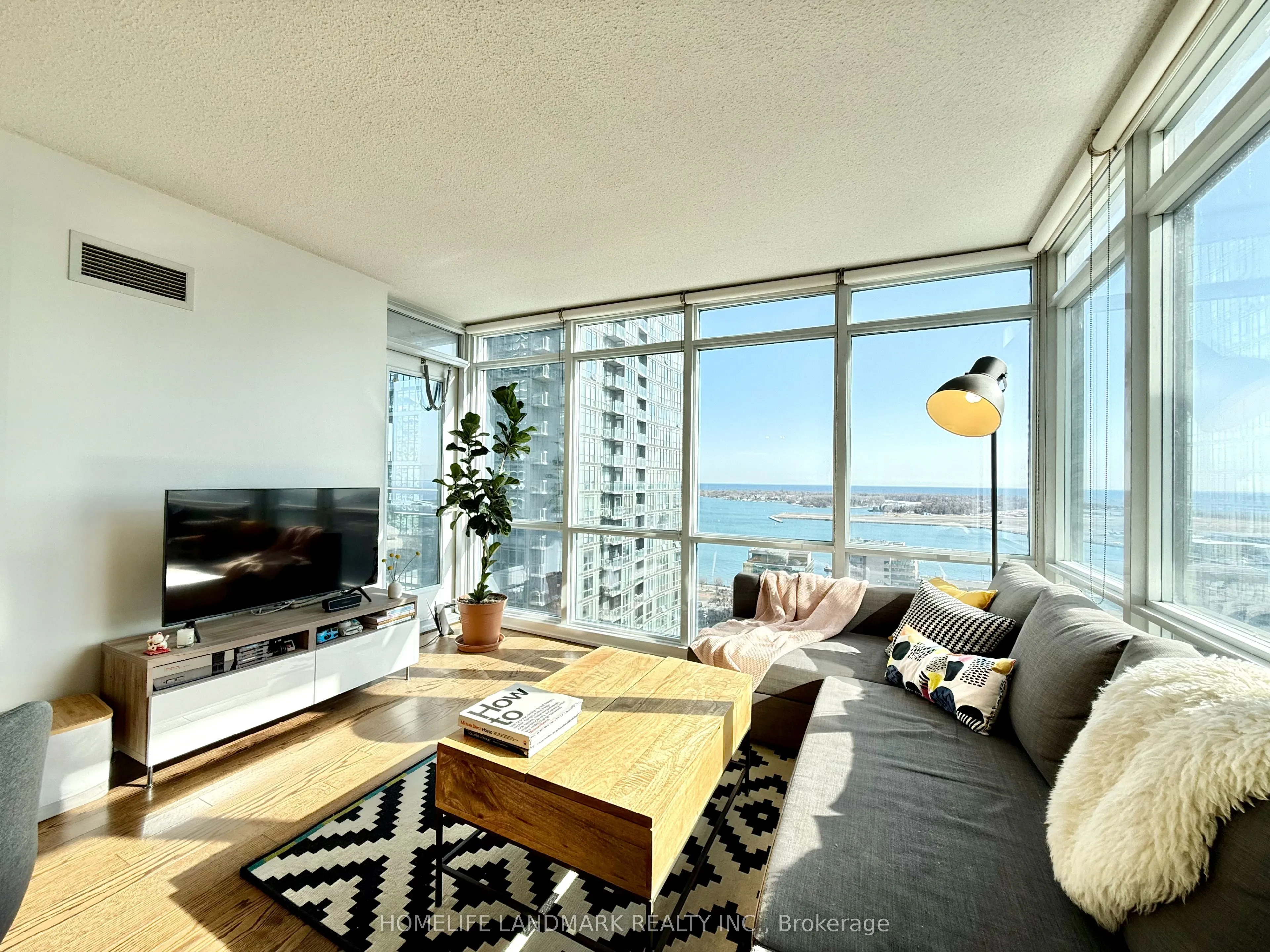 15 Fort York Boulevard, Toronto, ON M5V 3Y4