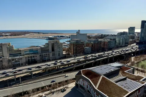 15 Fort York Boulevard, Toronto, ON M5V 3Y4
