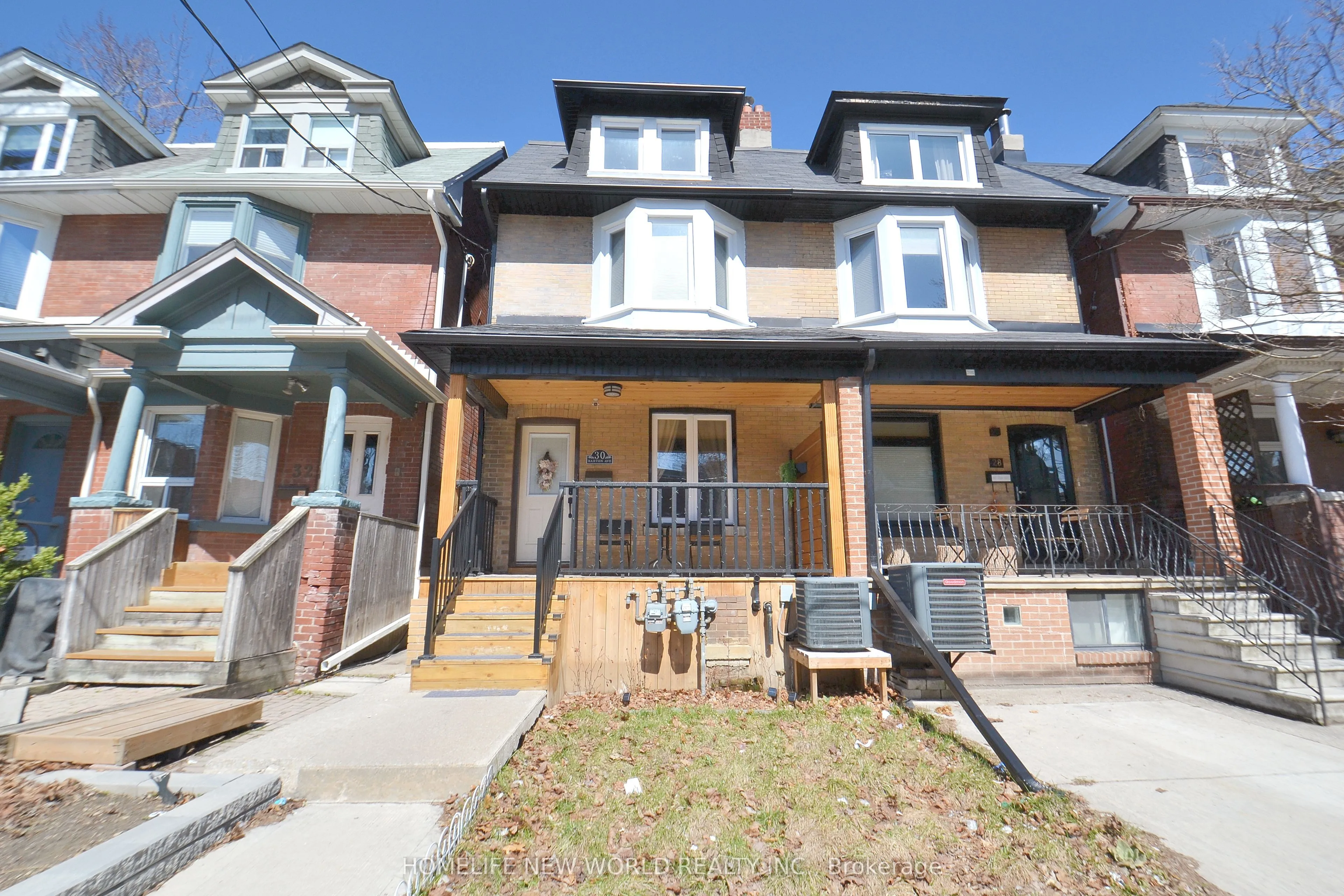 30 Barton Avenue, Toronto, ON M6G 1P1