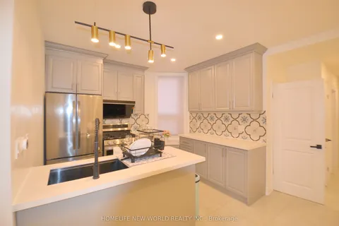 30 Barton Avenue, Toronto, ON M6G 1P1