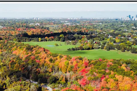 20 Inn On The Park Drive, Toronto, ON M3C 0P8