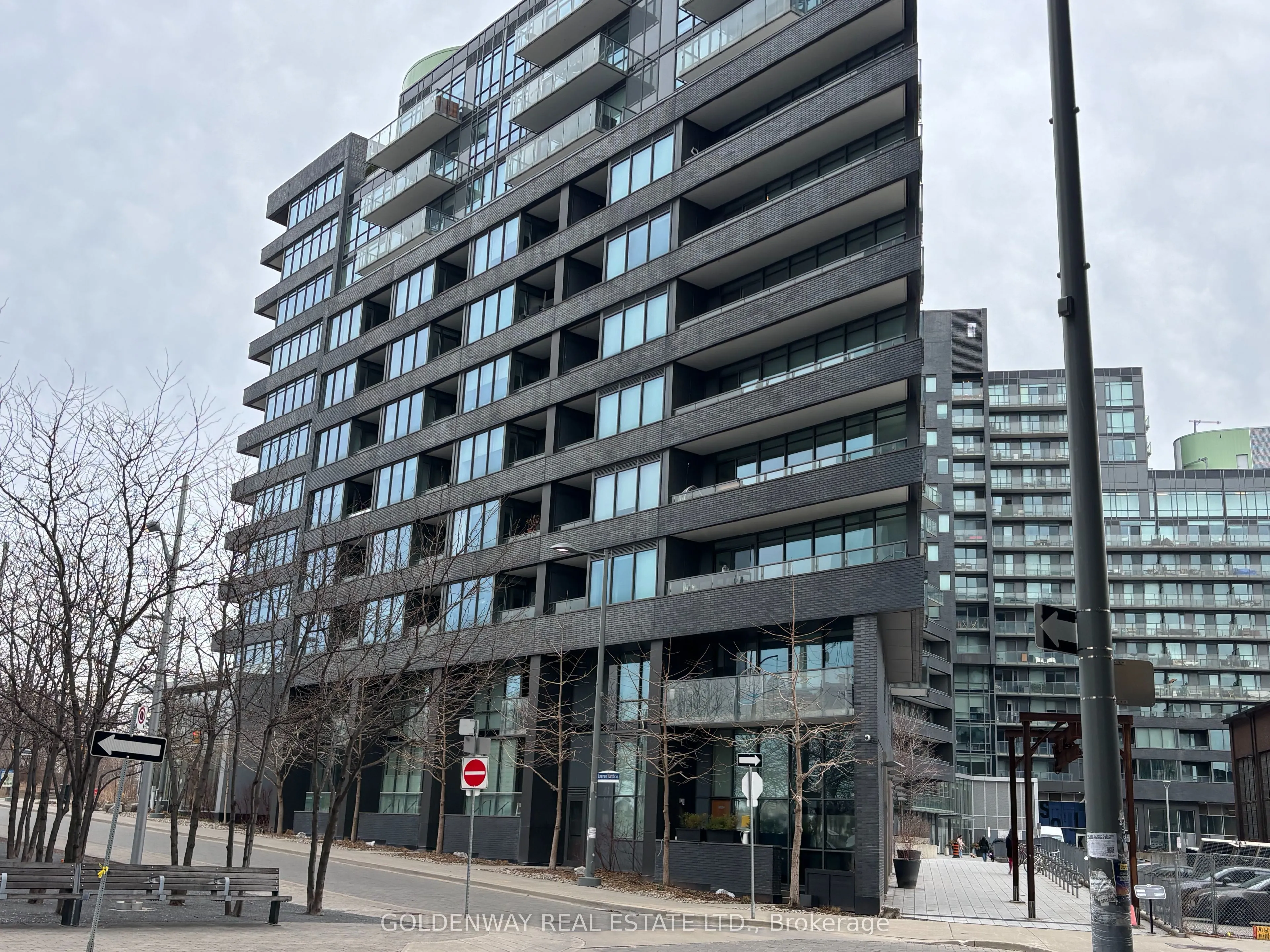 120 Bayview Avenue, Toronto, ON M5A 0J1
