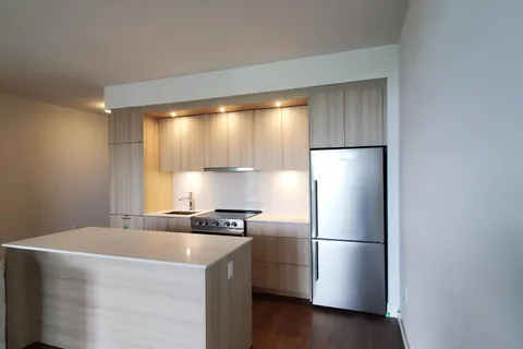 20 Inn On The Park Drive, Toronto, ON M3C 0P8