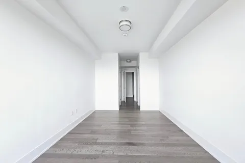 10 Inn on the Park Drive, Toronto, ON M3C 0P9