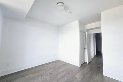 10 Inn on the Park Drive, Toronto, ON M3C 0P9