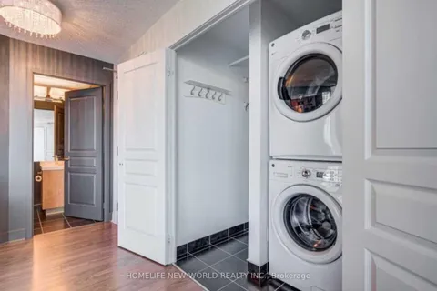 352 Front Street, Toronto, ON M5V 0K3