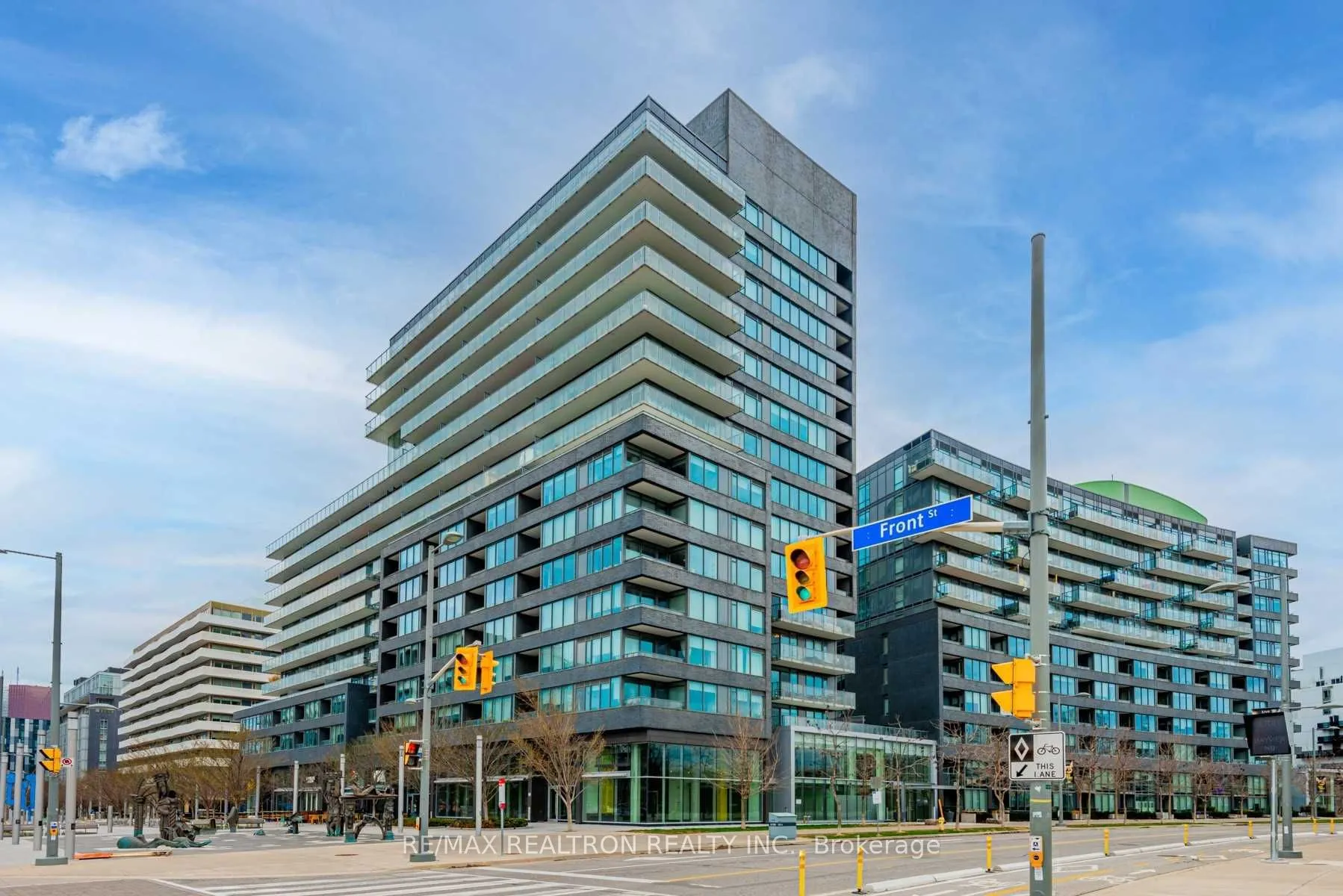 120 Bayview Avenue, Toronto, ON M5A 0G4