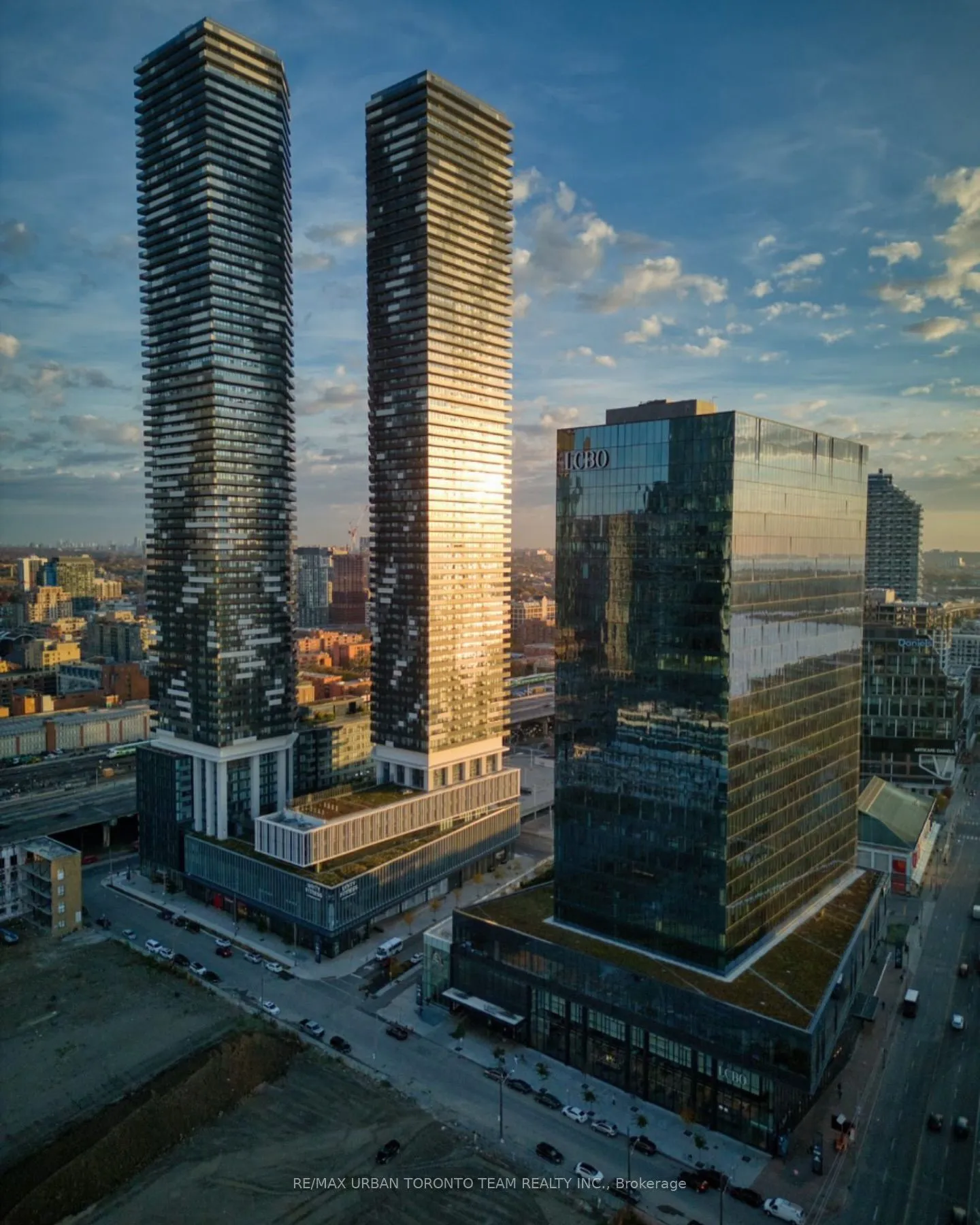 138 Downes Street, Toronto, ON M5E 0E4
