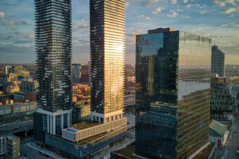 138 Downes Street, Toronto, ON M5E 0E4