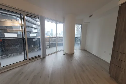 138 Downes Street, Toronto, ON M5E 0E4
