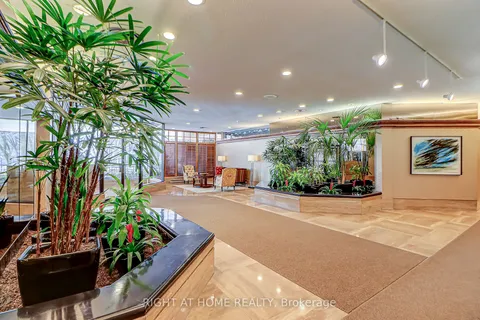 130 Carlton Street, Toronto, ON M5A 4K3