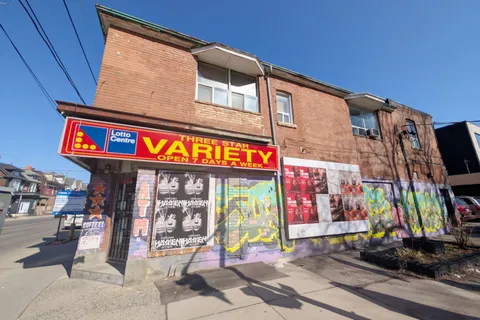 621 Bathurst Street, Toronto, ON M5S 2R2